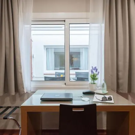 Senator Apartment *